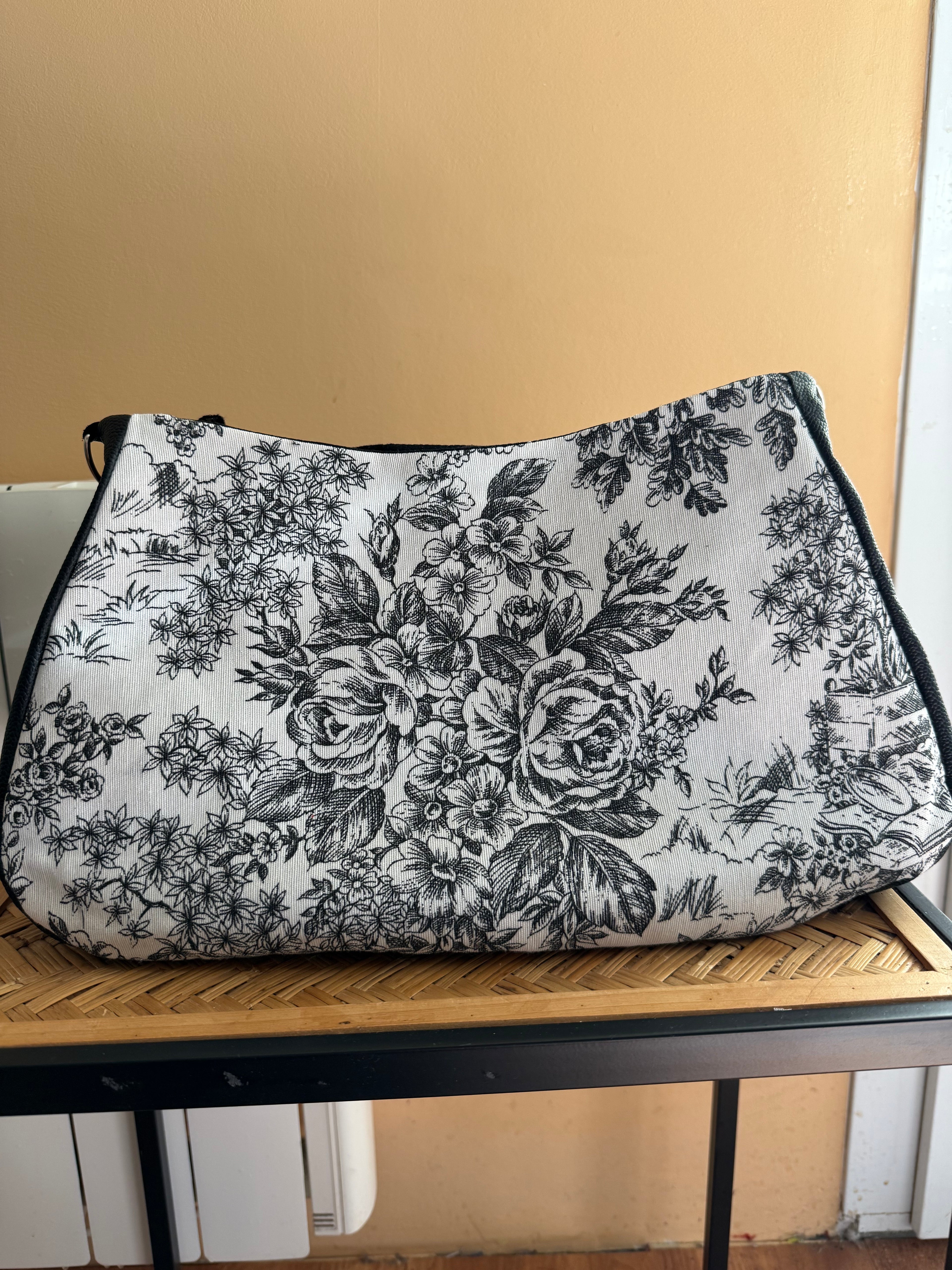 Sac Grande Maïa en noir  intemporel